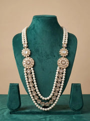 Royal freshwater pearl sherwani necklace with layered strands and Kundan Polki brooches, designed for groom wedding and reception outfits.