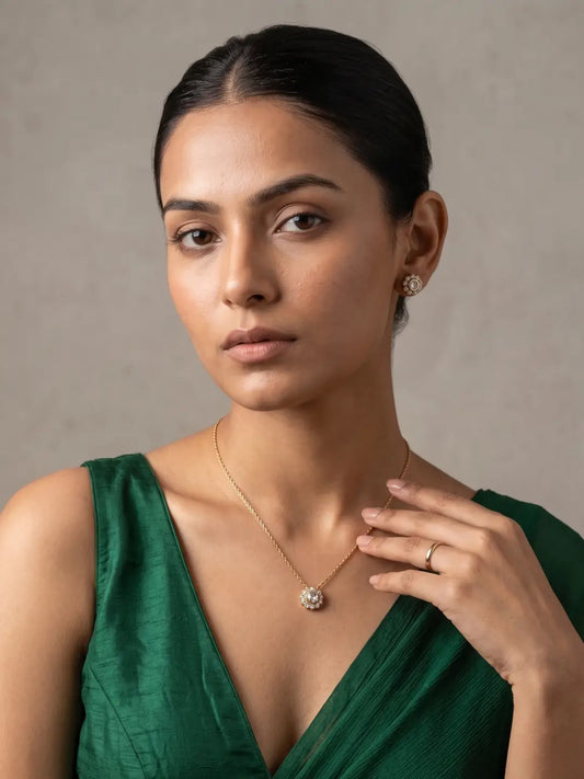 Minimal Kundan and Polki pendant set with matching earrings, ideal for sarees, kurtas, festive occasions and party outfits.