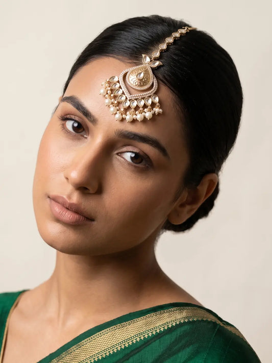Rose Gold Kundan Maang Tikka Paired with Silk Saree for Festive Occasion